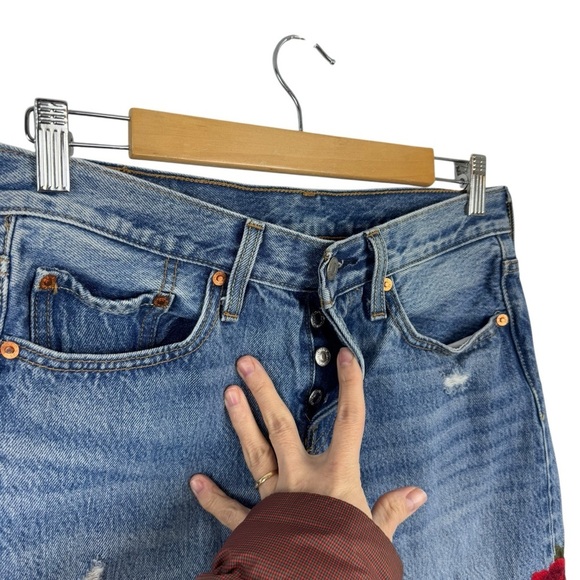 Levi's 501T Floral Jeans Embroidered Distressed Cropped Tapered Crop Denim 26 - Picture 4 of 16